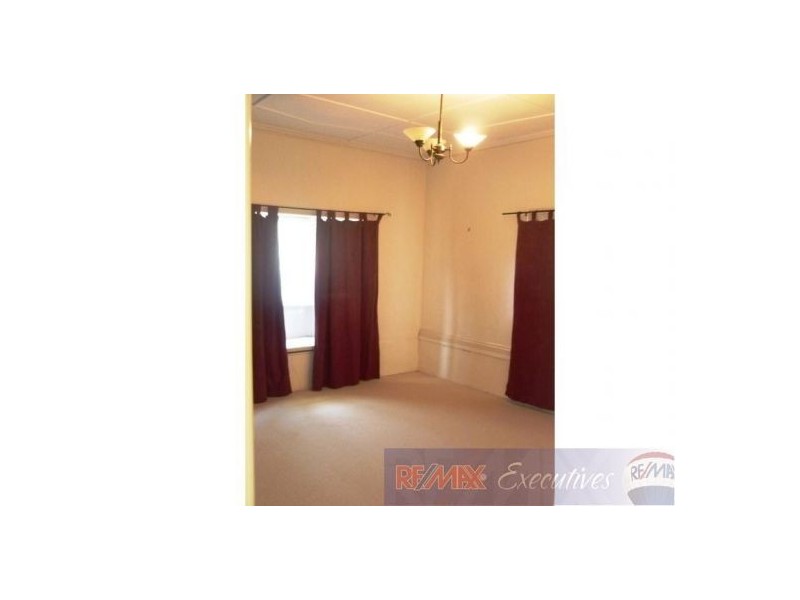 19 Captain Street, Holland Park QLD 4121