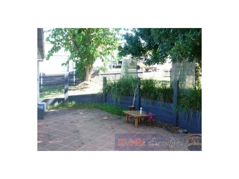 19 Captain Street, Holland Park QLD 4121