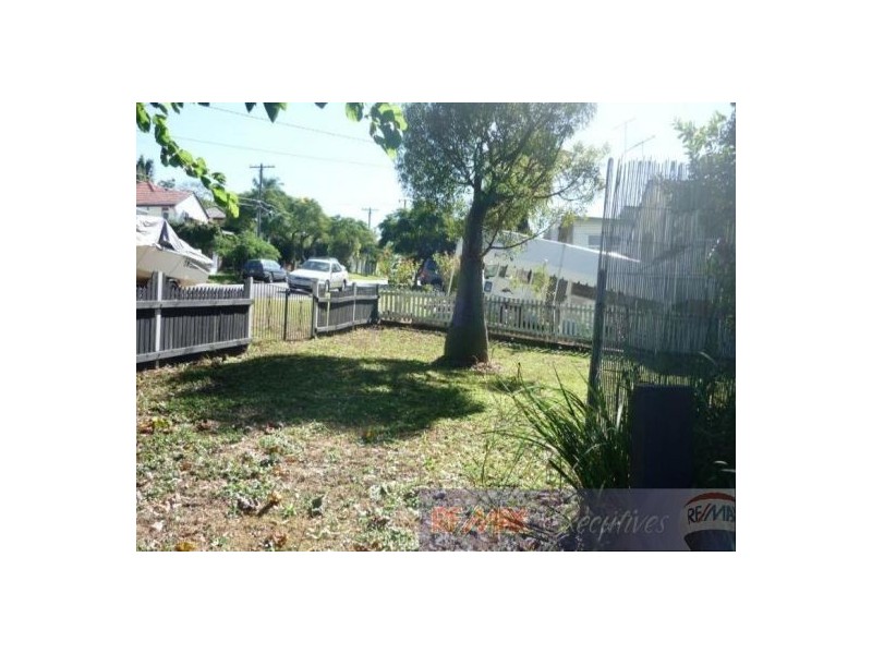 19 Captain Street, Holland Park QLD 4121