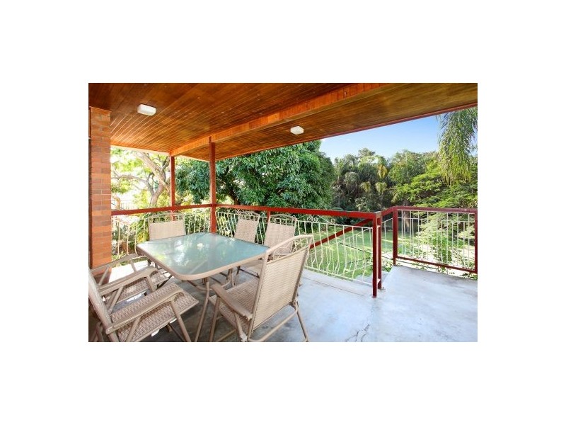 104 Leicester Street, Coorparoo QLD 4151