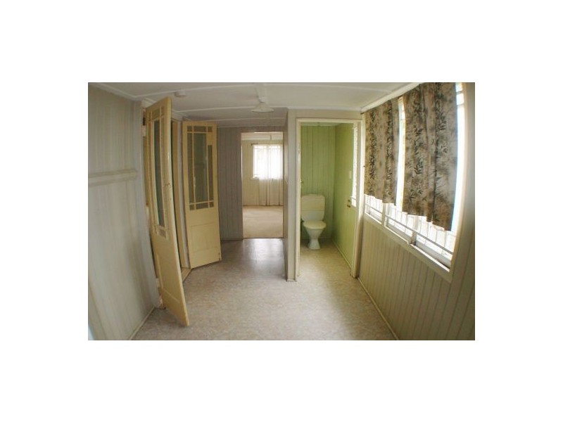 6 Ashton St, Camp Hill QLD 4152