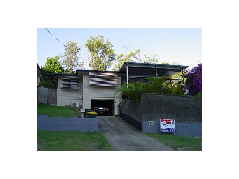 13 Flynn St, Holland Park West QLD 4121