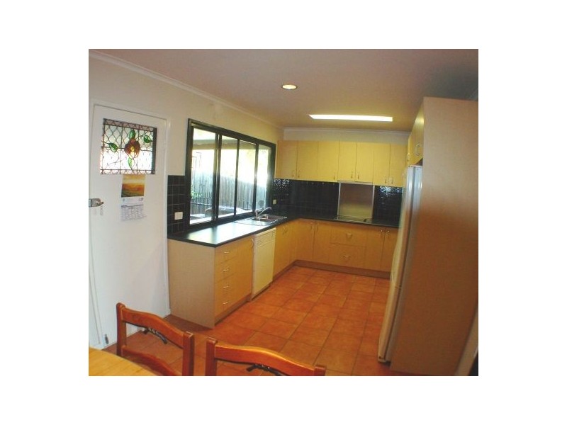 13 Flynn St, Holland Park West QLD 4121