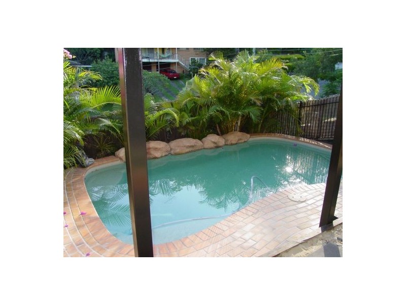 13 Flynn St, Holland Park West QLD 4121