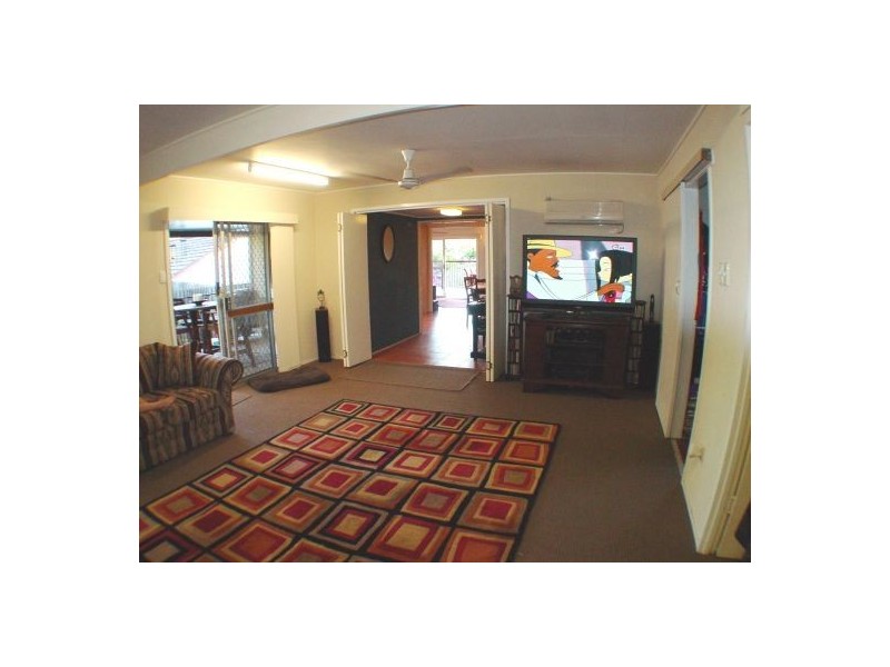 13 Flynn St, Holland Park West QLD 4121