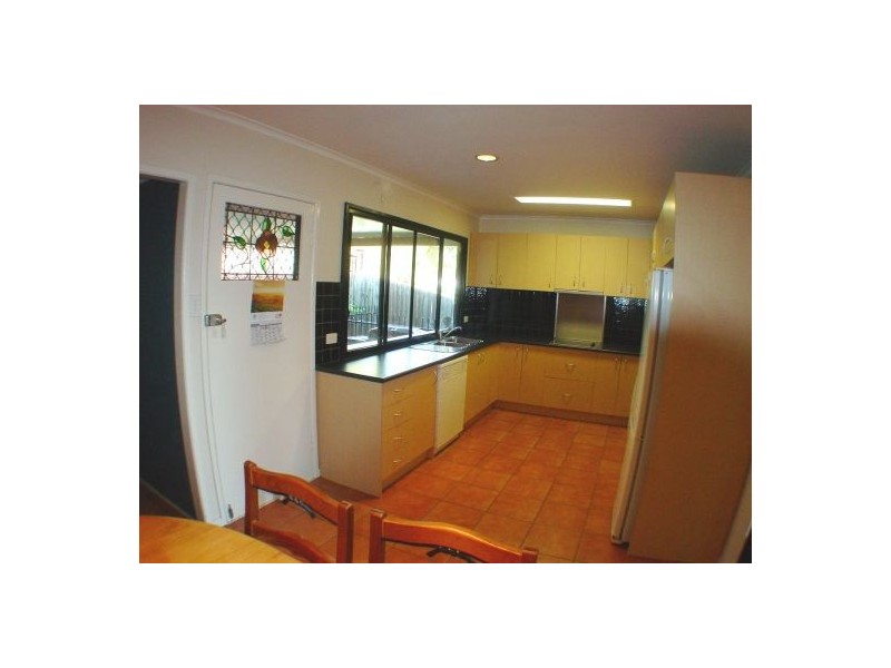 13 Flynn St, Holland Park West QLD 4121