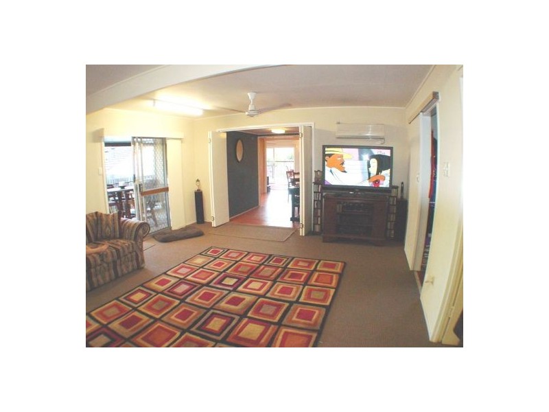 13 Flynn St, Holland Park West QLD 4121