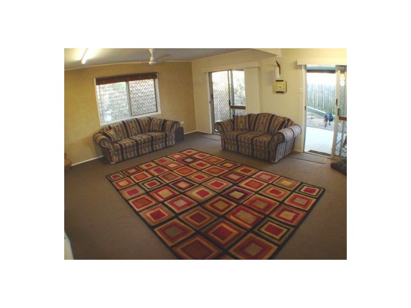 13 Flynn St, Holland Park West QLD 4121