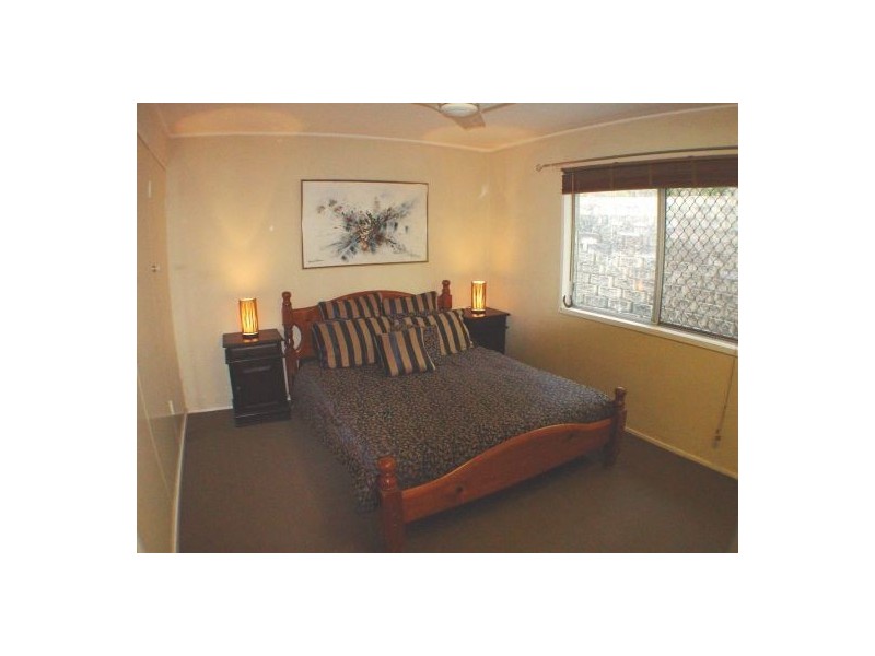 13 Flynn St, Holland Park West QLD 4121