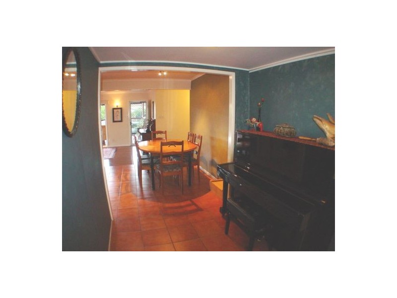 13 Flynn St, Holland Park West QLD 4121