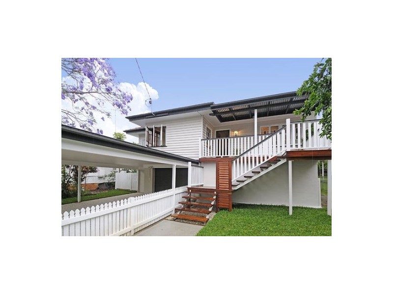 27 Iris St, Holland Park West QLD 4121