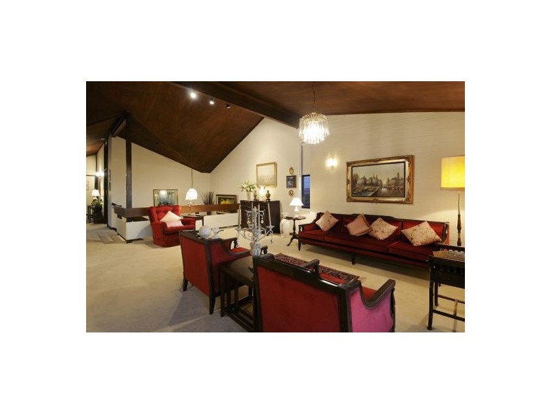 9 Kneale St, Holland Park West QLD 4121