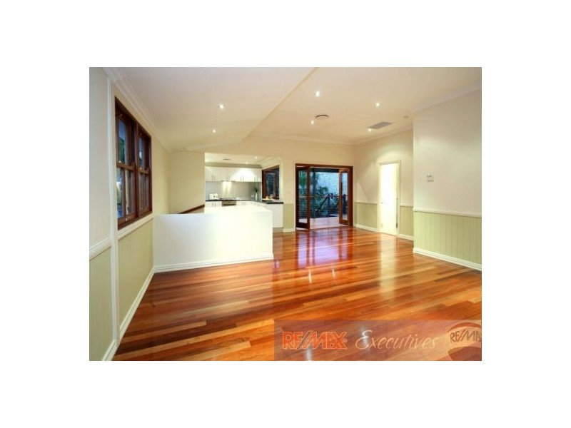 18 Drummond Street, Greenslopes QLD 4120