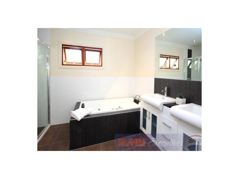 18 Drummond Street, Greenslopes QLD 4120
