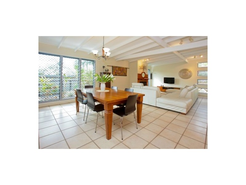 26  Gardenvale St, Holland Park West QLD 4121