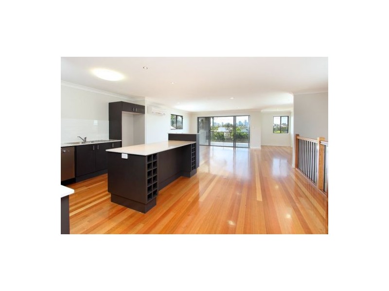 11 Tenth Avenue, Coorparoo QLD 4151