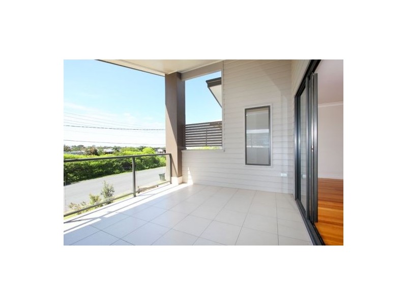 11 Tenth Avenue, Coorparoo QLD 4151