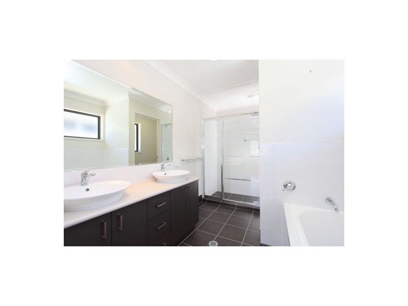 11 Tenth Avenue, Coorparoo QLD 4151