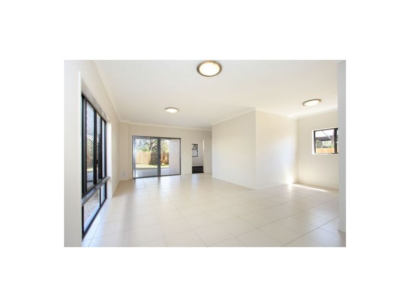 11 Tenth Avenue, Coorparoo QLD 4151