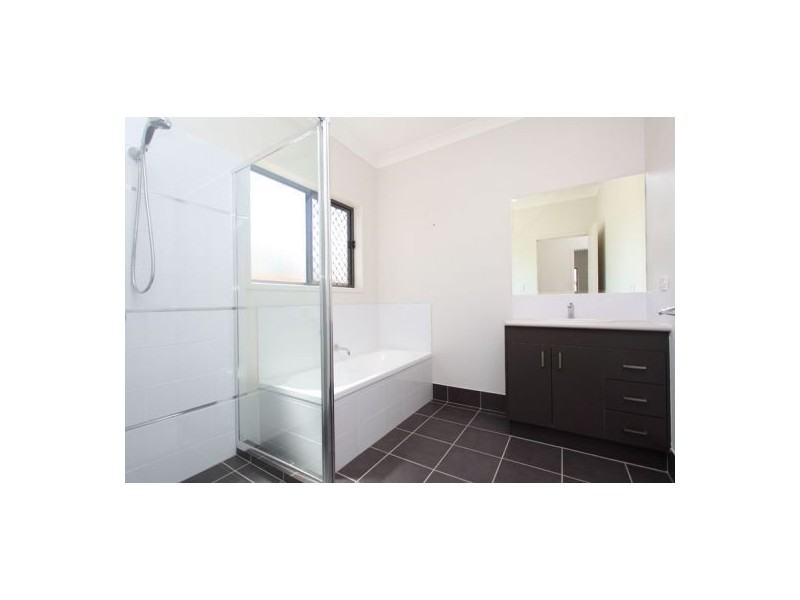 11 Tenth Avenue, Coorparoo QLD 4151