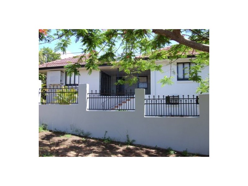 7 Rolle Street, Holland Park QLD 4121