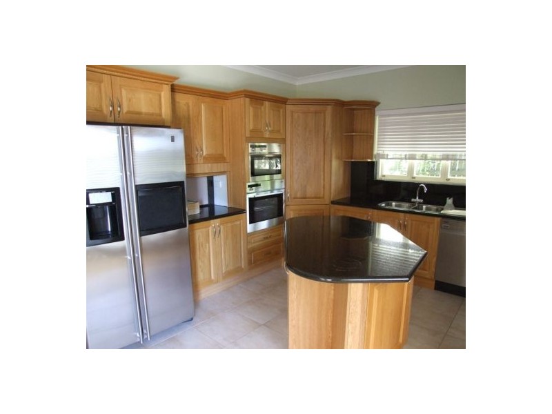 7 Rolle Street, Holland Park QLD 4121