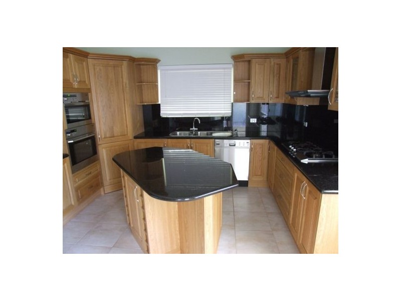 7 Rolle Street, Holland Park QLD 4121