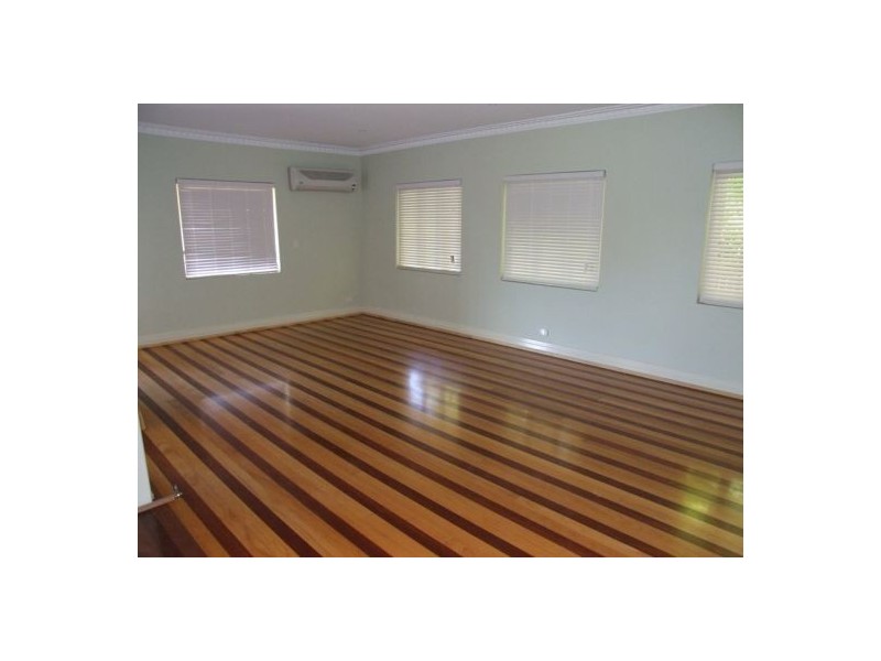 7 Rolle Street, Holland Park QLD 4121