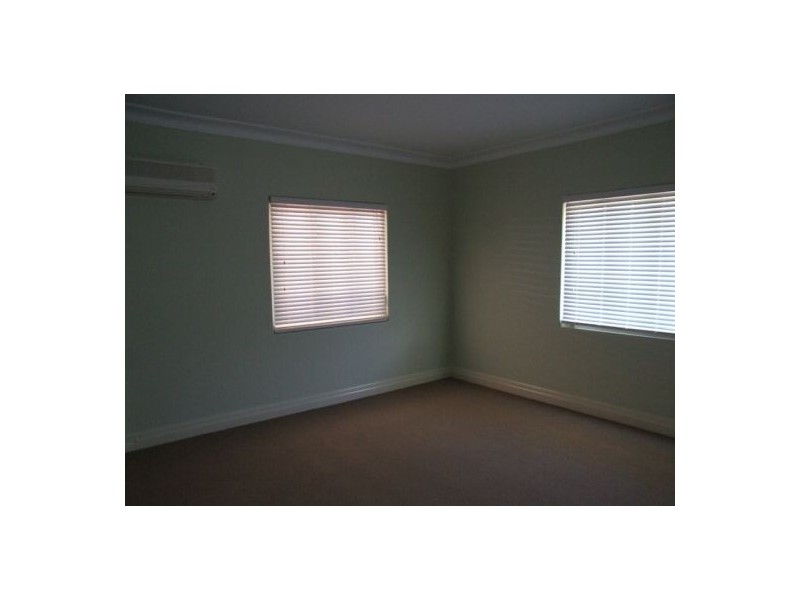 7 Rolle Street, Holland Park QLD 4121