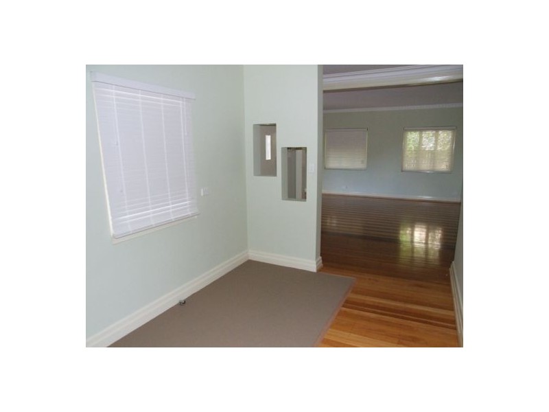 7 Rolle Street, Holland Park QLD 4121