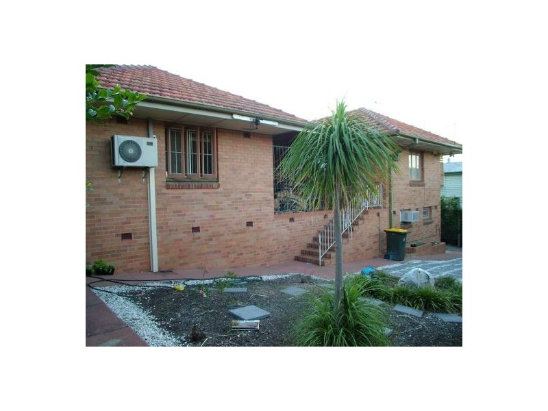 7 Rolle Street, Holland Park QLD 4121