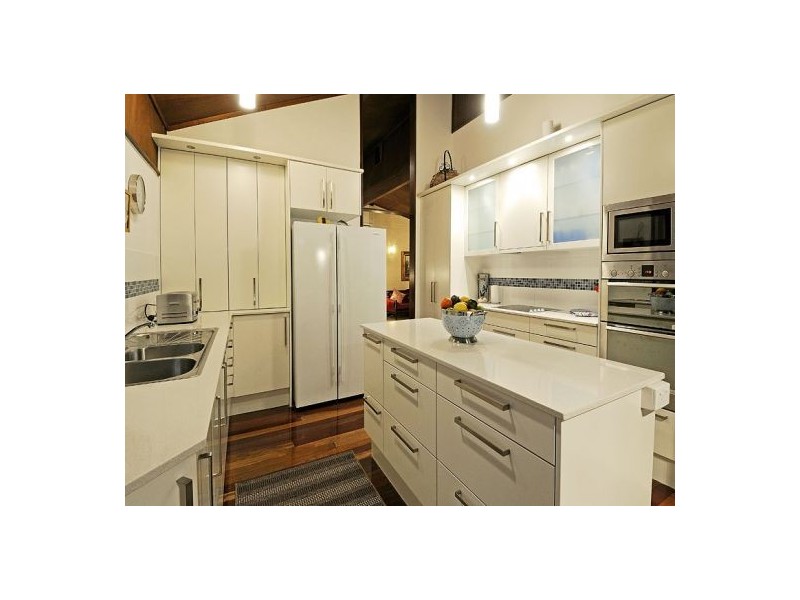 .9 Kneale St, Holland Park West QLD 4121