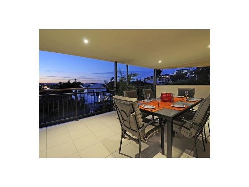 .9 Kneale St, Holland Park West QLD 4121