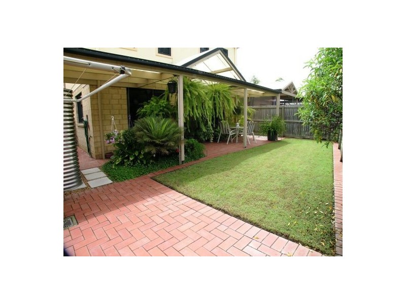 14 Estate Place, Holland Park West QLD 4121
