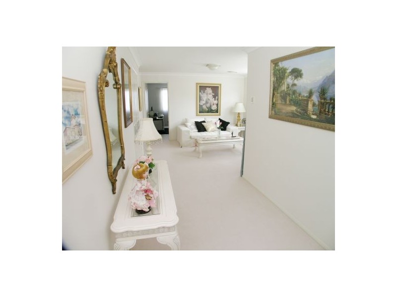 14 Estate Place, Holland Park West QLD 4121