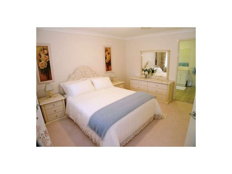 14 Estate Place, Holland Park West QLD 4121