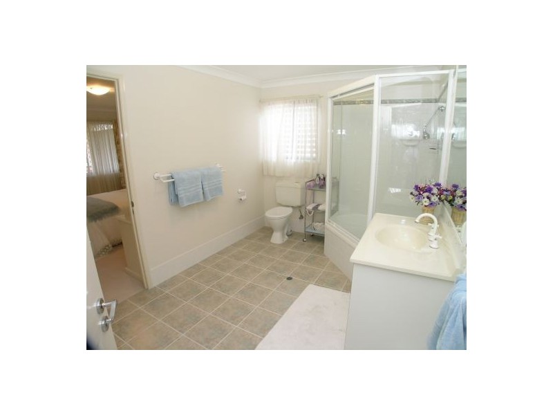 14 Estate Place, Holland Park West QLD 4121