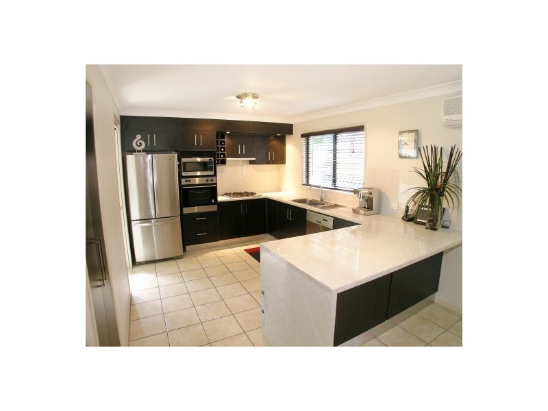 12 Estate Place, Holland Park West QLD 4121