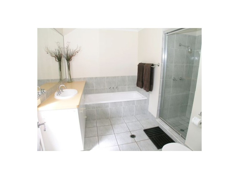 12 Estate Place, Holland Park West QLD 4121