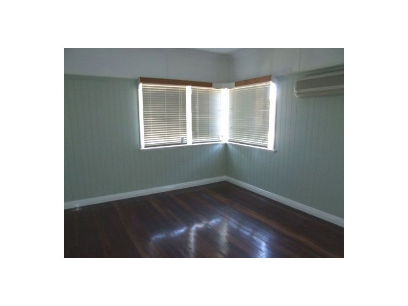 74 Kitchener Street, Wynnum QLD 4178