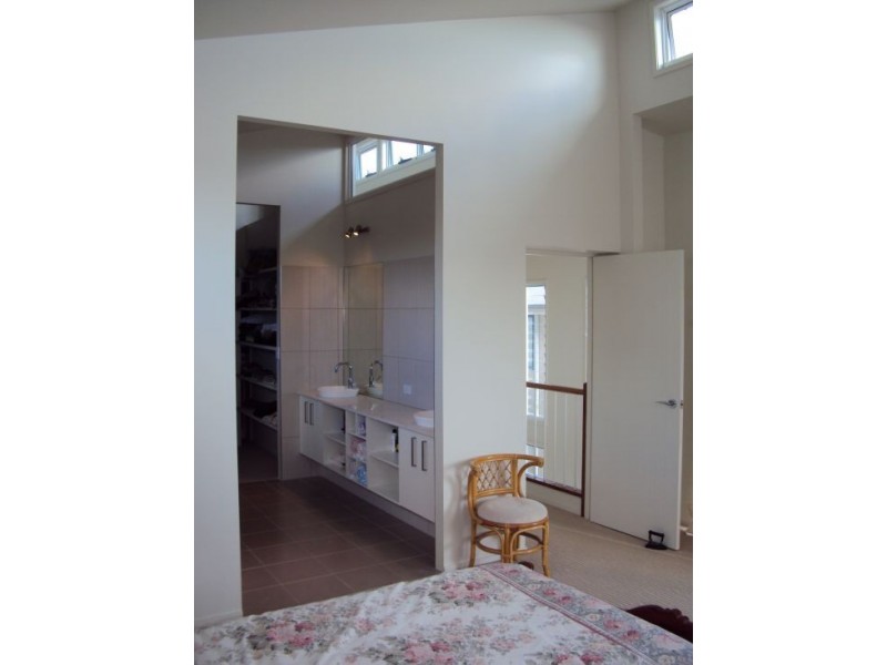 54 Shelley Street, Cannon Hill QLD 4170