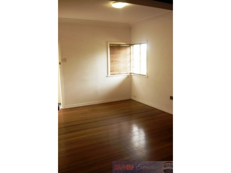 15 Captain Street, Holland Park QLD 4121