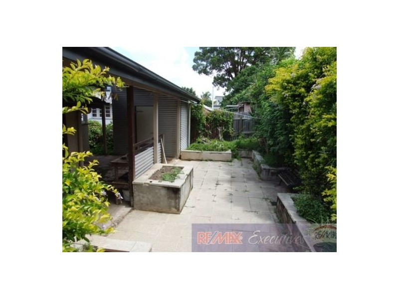 15 Captain Street, Holland Park QLD 4121