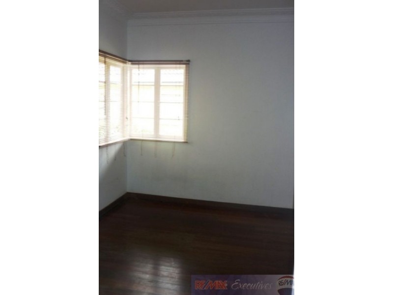 15 Captain Street, Holland Park QLD 4121