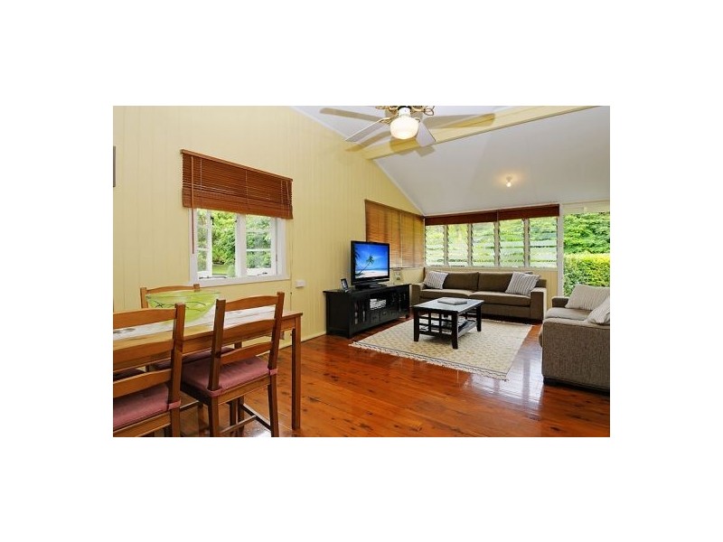 3 Palm Ave, Holland Park West QLD 4121