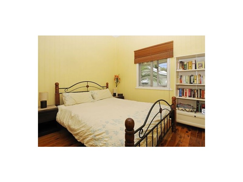 3 Palm Ave, Holland Park West QLD 4121