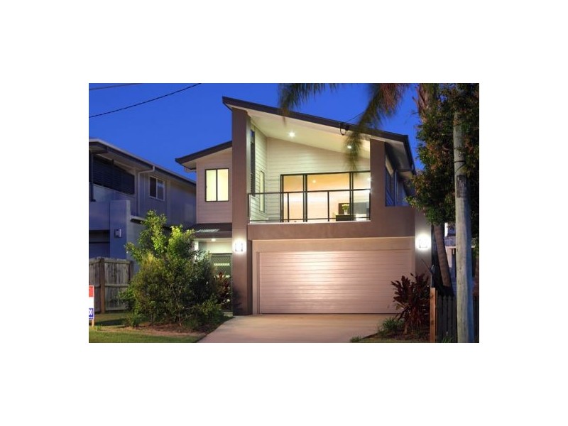 11 Tenth Avenue, Coorparoo QLD 4151