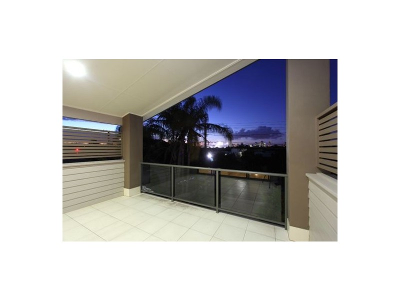 11 Tenth Avenue, Coorparoo QLD 4151