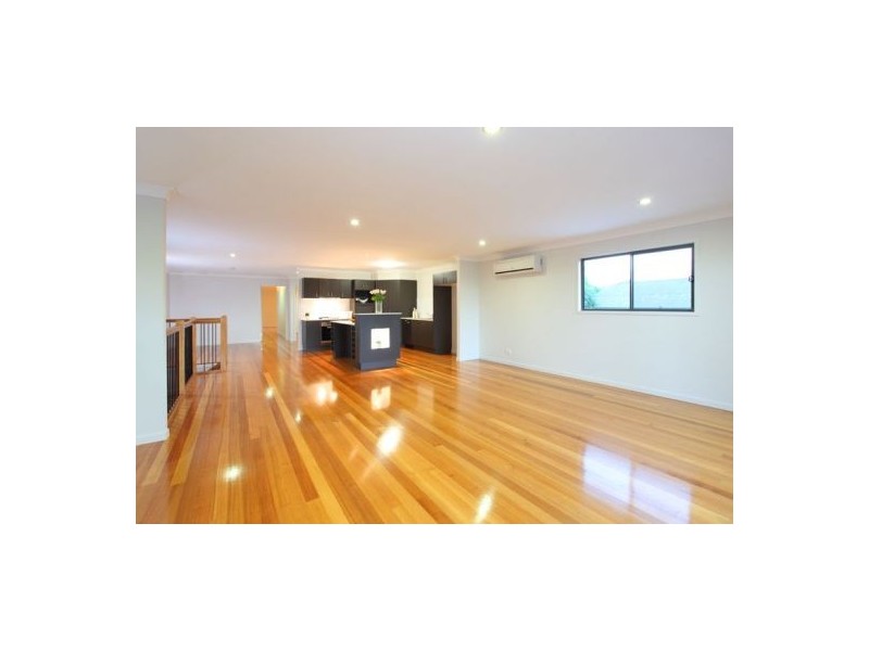 11 Tenth Avenue, Coorparoo QLD 4151