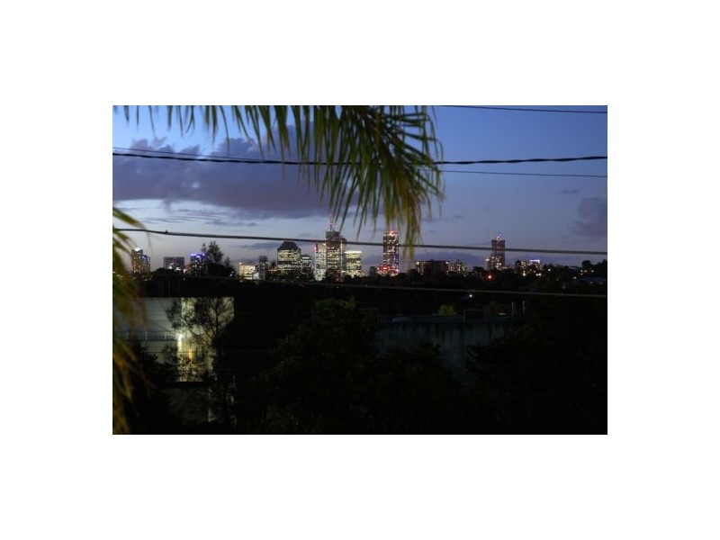 11 Tenth Avenue, Coorparoo QLD 4151